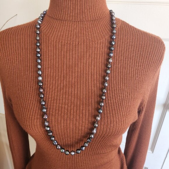 Black Peacock Pearls Hand Knotted with a Gold Clasp 35” - Picture 7 of 7